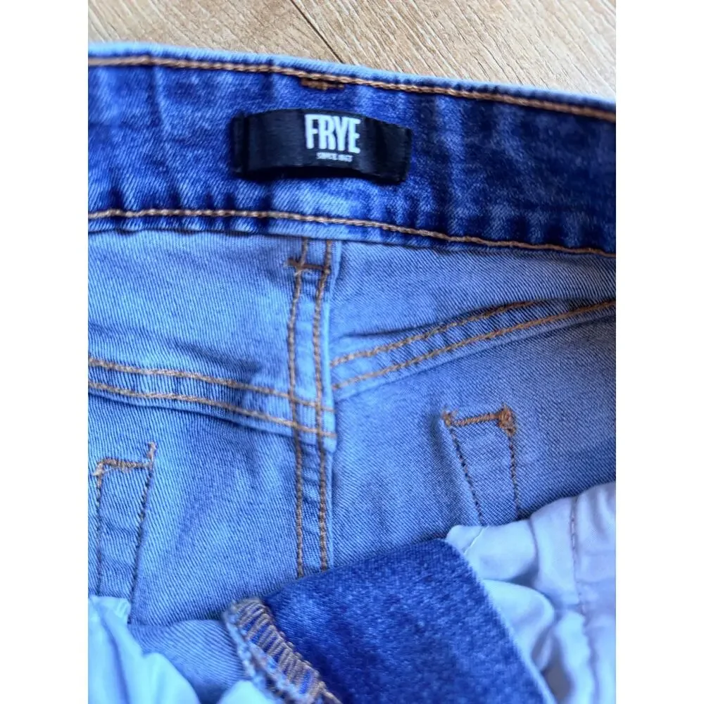 Frye excellent straight